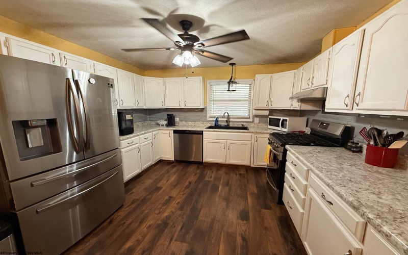 102 McCormic Drive, French Creek, West Virginia 26218, 3 Bedrooms Bedrooms, 9 Rooms Rooms,2 BathroomsBathrooms,Single Family Detached,For Sale,McCormic,10163462