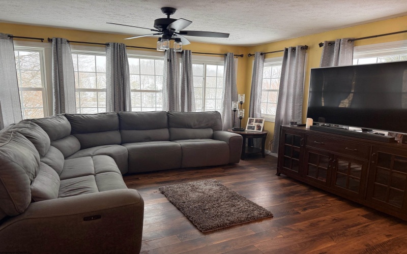 102 McCormic Drive, French Creek, West Virginia 26218, 3 Bedrooms Bedrooms, 9 Rooms Rooms,2 BathroomsBathrooms,Single Family Detached,For Sale,McCormic,10163462