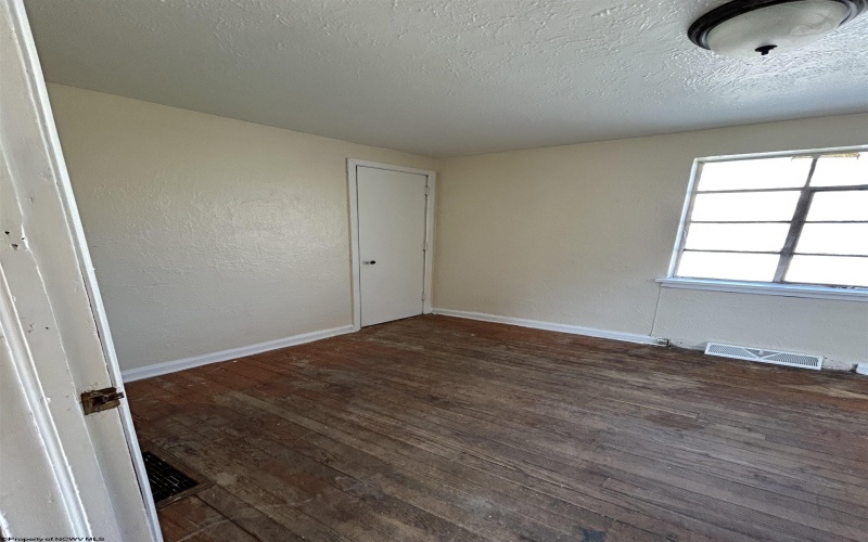 514 Morgantown Avenue, Fairmont, West Virginia 26554, 3 Bedrooms Bedrooms, 7 Rooms Rooms,2 BathroomsBathrooms,Single Family Detached,For Sale,Morgantown,10163469