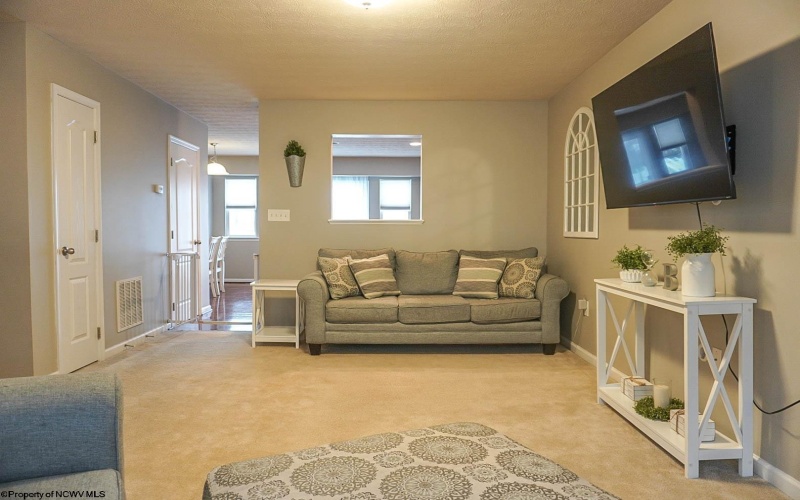 202 Summerfield Drive, Morgantown, West Virginia 26508, 3 Bedrooms Bedrooms, 6 Rooms Rooms,2 BathroomsBathrooms,Single Family Attached,For Sale,Summerfield,10163467