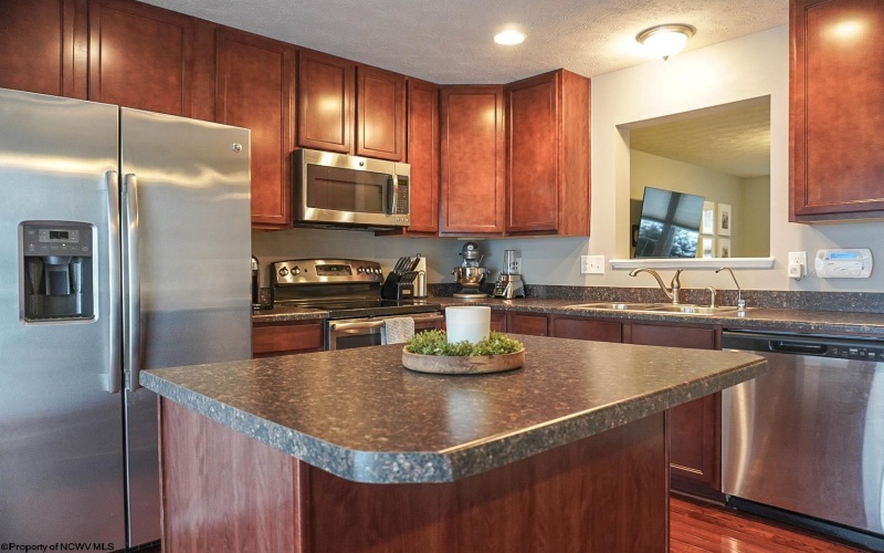 202 Summerfield Drive, Morgantown, West Virginia 26508, 3 Bedrooms Bedrooms, 6 Rooms Rooms,2 BathroomsBathrooms,Single Family Attached,For Sale,Summerfield,10163467