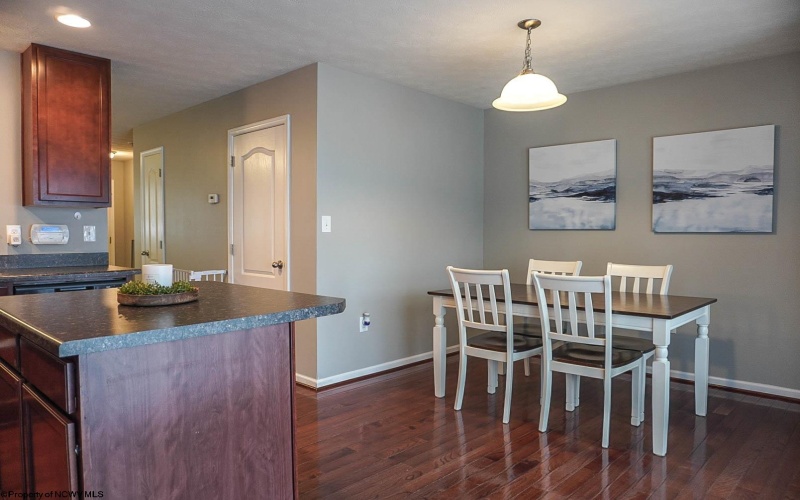 202 Summerfield Drive, Morgantown, West Virginia 26508, 3 Bedrooms Bedrooms, 6 Rooms Rooms,2 BathroomsBathrooms,Single Family Attached,For Sale,Summerfield,10163467