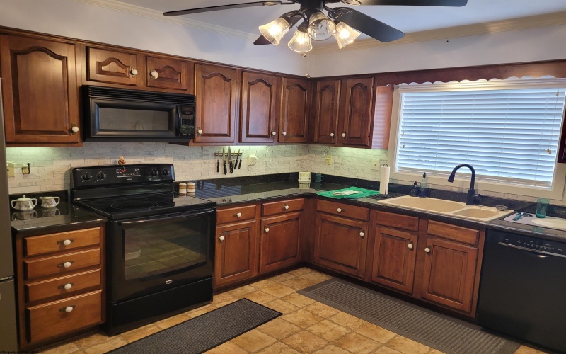 619 Deerfield Drive, Bridgeport, West Virginia 26330, 3 Bedrooms Bedrooms, 6 Rooms Rooms,2 BathroomsBathrooms,Single Family Attached,For Sale,Deerfield,10163474