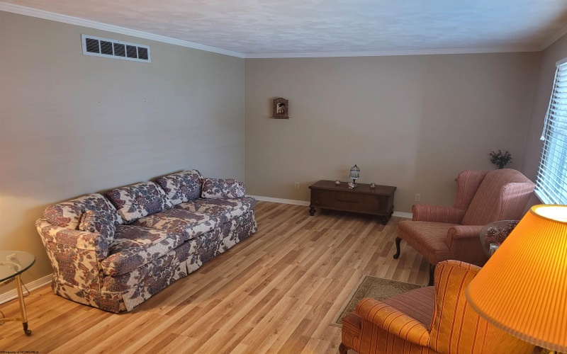 619 Deerfield Drive, Bridgeport, West Virginia 26330, 3 Bedrooms Bedrooms, 6 Rooms Rooms,2 BathroomsBathrooms,Single Family Attached,For Sale,Deerfield,10163474