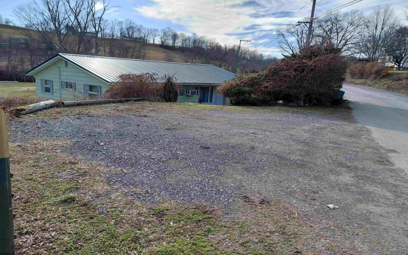 32 Circle Drive, Mount Clare, West Virginia 26408, 3 Bedrooms Bedrooms, 5 Rooms Rooms,1 BathroomBathrooms,Single Family Detached,For Sale,Circle,10163476