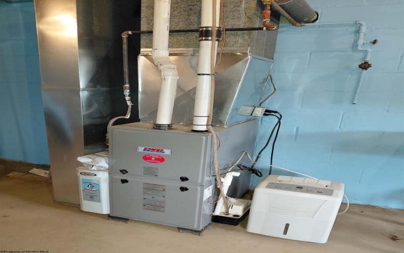 32 Circle Drive, Mount Clare, West Virginia 26408, 3 Bedrooms Bedrooms, 5 Rooms Rooms,1 BathroomBathrooms,Single Family Detached,For Sale,Circle,10163476