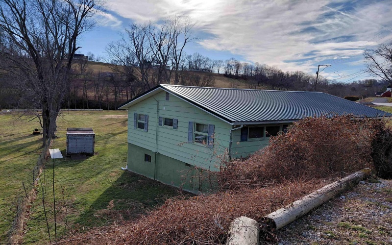 32 Circle Drive, Mount Clare, West Virginia 26408, 3 Bedrooms Bedrooms, 5 Rooms Rooms,1 BathroomBathrooms,Single Family Detached,For Sale,Circle,10163476