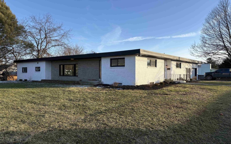 1206 Country Club Road, Fairmont, West Virginia 26554, 3 Bedrooms Bedrooms, 7 Rooms Rooms,1 BathroomBathrooms,Single Family Detached,For Sale,Country Club,10163473