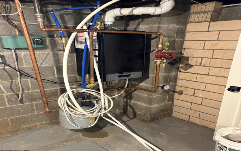 1206 Country Club Road, Fairmont, West Virginia 26554, 3 Bedrooms Bedrooms, 7 Rooms Rooms,1 BathroomBathrooms,Single Family Detached,For Sale,Country Club,10163473