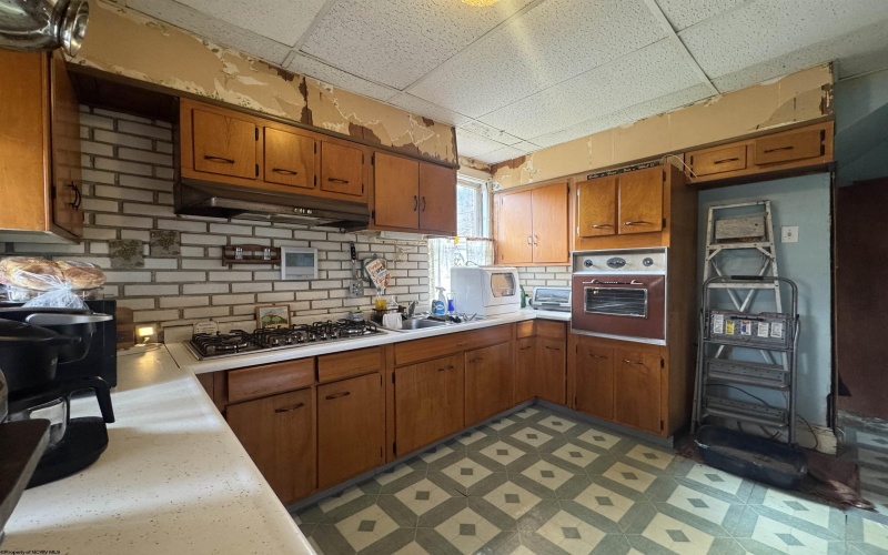 523 7th Street, Clarksburg, West Virginia 26301, 3 Bedrooms Bedrooms, 8 Rooms Rooms,2 BathroomsBathrooms,Single Family Detached,For Sale,7th,10163471