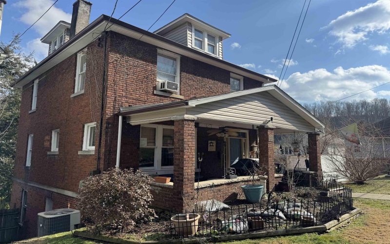 523 7th Street, Clarksburg, West Virginia 26301, 3 Bedrooms Bedrooms, 8 Rooms Rooms,2 BathroomsBathrooms,Single Family Detached,For Sale,7th,10163471