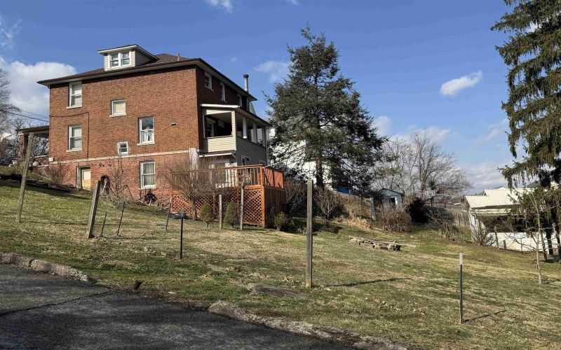 523 7th Street, Clarksburg, West Virginia 26301, 3 Bedrooms Bedrooms, 8 Rooms Rooms,2 BathroomsBathrooms,Single Family Detached,For Sale,7th,10163471