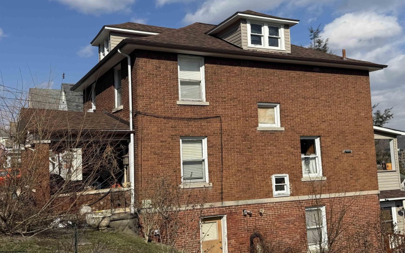 523 7th Street, Clarksburg, West Virginia 26301, 3 Bedrooms Bedrooms, 8 Rooms Rooms,2 BathroomsBathrooms,Single Family Detached,For Sale,7th,10163471