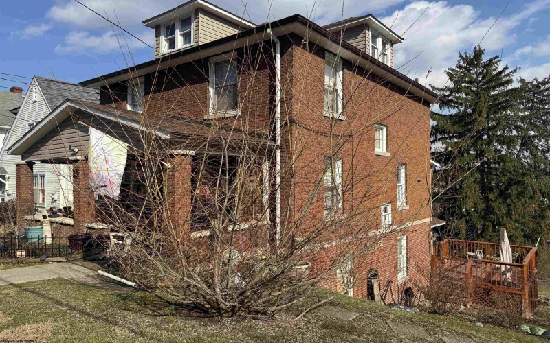 523 7th Street, Clarksburg, West Virginia 26301, 3 Bedrooms Bedrooms, 8 Rooms Rooms,2 BathroomsBathrooms,Single Family Detached,For Sale,7th,10163471