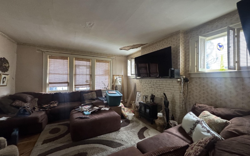 523 7th Street, Clarksburg, West Virginia 26301, 3 Bedrooms Bedrooms, 8 Rooms Rooms,2 BathroomsBathrooms,Single Family Detached,For Sale,7th,10163471