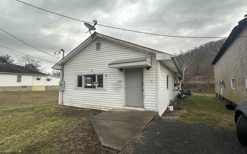 1208 River Avenue, Weston, West Virginia 26452, 3 Bedrooms Bedrooms, 6 Rooms Rooms,1 BathroomBathrooms,Single Family Detached,For Sale,River,10163478 1208 River Avenue, Weston, West Virginia 26452, 3 Bedrooms Bedrooms, 6 Rooms Rooms,1 BathroomBathrooms,Single Family Detached,For Sale,River,10163478