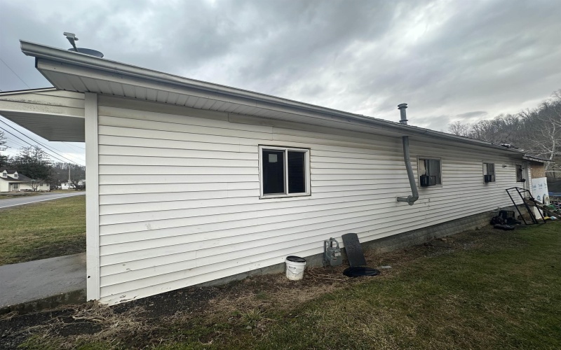 1208 River Avenue, Weston, West Virginia 26452, 3 Bedrooms Bedrooms, 6 Rooms Rooms,1 BathroomBathrooms,Single Family Detached,For Sale,River,10163478 1208 River Avenue, Weston, West Virginia 26452, 3 Bedrooms Bedrooms, 6 Rooms Rooms,1 BathroomBathrooms,Single Family Detached,For Sale,River,10163478