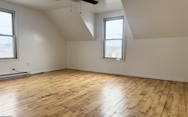 200.5 Bellview Avenue, Fairmont, West Virginia 26554, ,Multi-unit/income,For Sale,Bellview,10163489