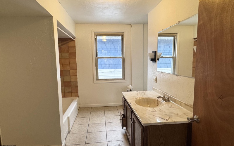 200.5 Bellview Avenue, Fairmont, West Virginia 26554, ,Multi-unit/income,For Sale,Bellview,10163489