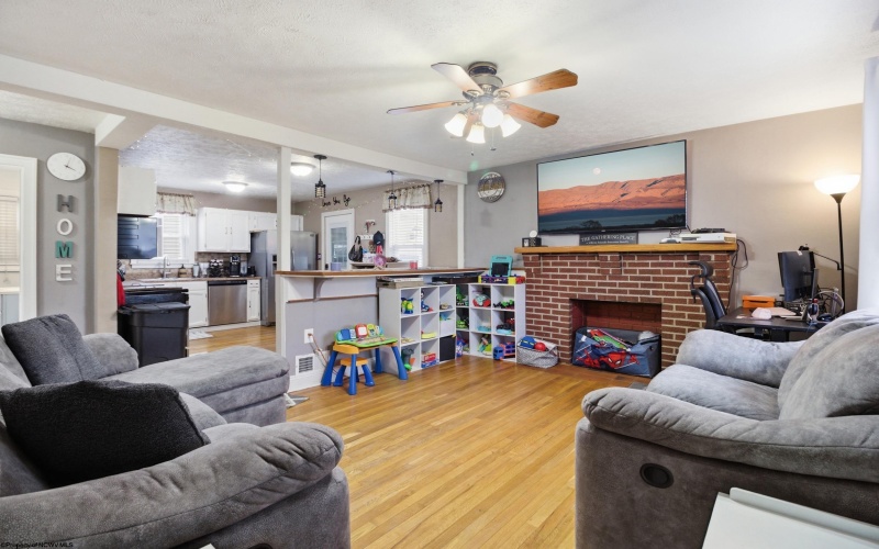 164 Seneca Drive, Clarksburg, West Virginia 26301, 3 Bedrooms Bedrooms, 6 Rooms Rooms,1 BathroomBathrooms,Single Family Detached,For Sale,Seneca,10163488