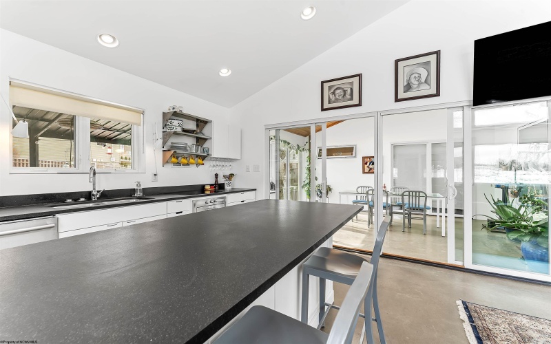 160 Greenbrier Street, Morgantown, West Virginia 26501, 3 Bedrooms Bedrooms, 8 Rooms Rooms,2 BathroomsBathrooms,Single Family Detached,For Sale,Greenbrier,10163479