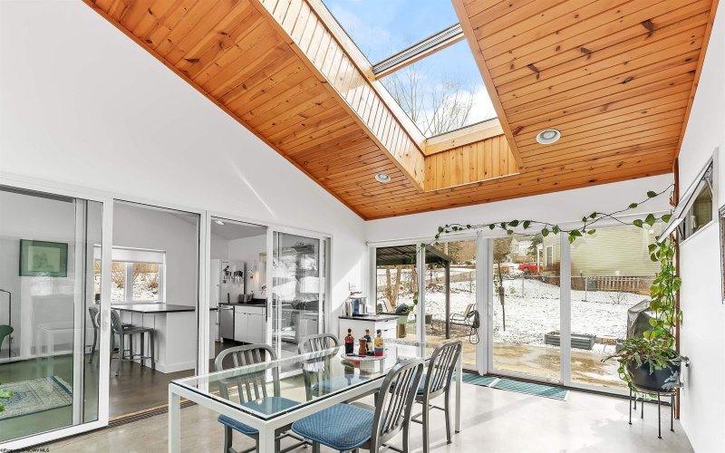 160 Greenbrier Street, Morgantown, West Virginia 26501, 3 Bedrooms Bedrooms, 8 Rooms Rooms,2 BathroomsBathrooms,Single Family Detached,For Sale,Greenbrier,10163479