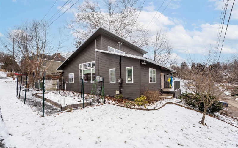 160 Greenbrier Street, Morgantown, West Virginia 26501, 3 Bedrooms Bedrooms, 8 Rooms Rooms,2 BathroomsBathrooms,Single Family Detached,For Sale,Greenbrier,10163479