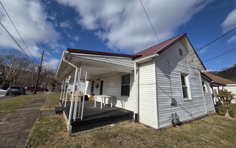 204-208 7th Street, Weston, West Virginia 26452, 2 Bedrooms Bedrooms, 6 Rooms Rooms,1 BathroomBathrooms,Single Family Detached,For Sale,7th,10163487