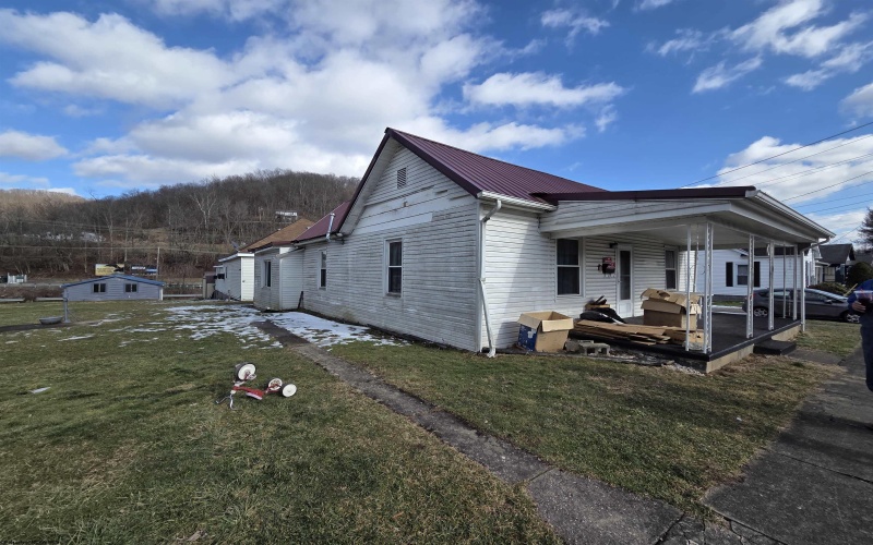 204-208 7th Street, Weston, West Virginia 26452, 2 Bedrooms Bedrooms, 6 Rooms Rooms,1 BathroomBathrooms,Single Family Detached,For Sale,7th,10163487