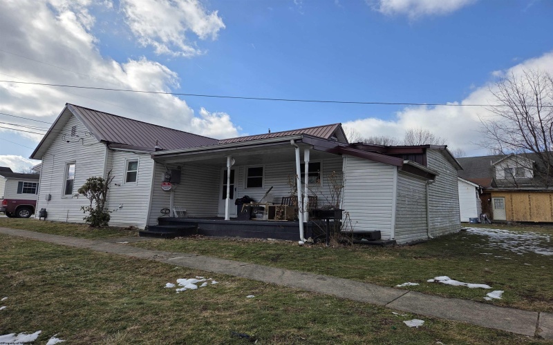 204-208 7th Street, Weston, West Virginia 26452, 2 Bedrooms Bedrooms, 6 Rooms Rooms,1 BathroomBathrooms,Single Family Detached,For Sale,7th,10163487