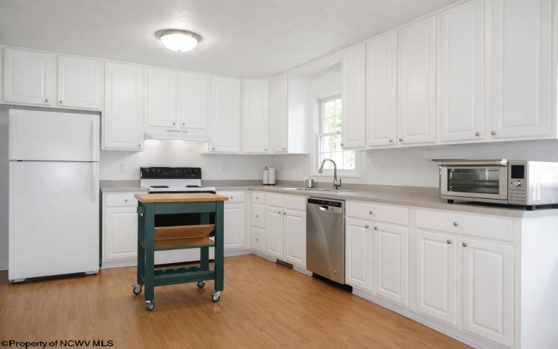 1340 Headlee Avenue, Morgantown, West Virginia 26505-4200, 3 Bedrooms Bedrooms, 6 Rooms Rooms,3 BathroomsBathrooms,Residential Rentals,For Rent,Headlee,10163172