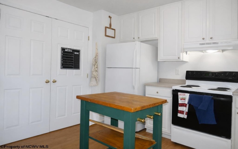 1340 Headlee Avenue, Morgantown, West Virginia 26505-4200, 3 Bedrooms Bedrooms, 6 Rooms Rooms,3 BathroomsBathrooms,Residential Rentals,For Rent,Headlee,10163172