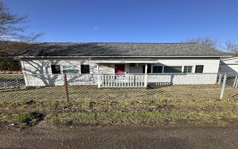 25 3rd Street, Gypsy, West Virginia 26361, 2 Bedrooms Bedrooms, 5 Rooms Rooms,1 BathroomBathrooms,Single Family Detached,For Sale,3rd,10163508 25 3rd Street, Gypsy, West Virginia 26361, 2 Bedrooms Bedrooms, 5 Rooms Rooms,1 BathroomBathrooms,Single Family Detached,For Sale,3rd,10163508