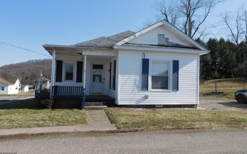301 Lyndon Street, Lumberport, West Virginia 26386, 2 Bedrooms Bedrooms, 5 Rooms Rooms,1 BathroomBathrooms,Single Family Detached,For Sale,Lyndon,10163518 301 Lyndon Street, Lumberport, West Virginia 26386, 2 Bedrooms Bedrooms, 5 Rooms Rooms,1 BathroomBathrooms,Single Family Detached,For Sale,Lyndon,10163518