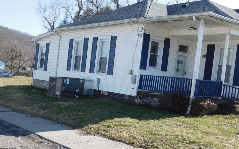 301 Lyndon Street, Lumberport, West Virginia 26386, 2 Bedrooms Bedrooms, 5 Rooms Rooms,1 BathroomBathrooms,Single Family Detached,For Sale,Lyndon,10163518 301 Lyndon Street, Lumberport, West Virginia 26386, 2 Bedrooms Bedrooms, 5 Rooms Rooms,1 BathroomBathrooms,Single Family Detached,For Sale,Lyndon,10163518