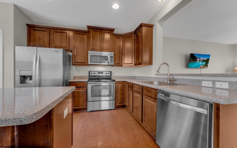 112 Woodside Drive, Morgantown, West Virginia 26508, 3 Bedrooms Bedrooms, 6 Rooms Rooms,2 BathroomsBathrooms,Single Family Attached,For Sale,Woodside,10163530