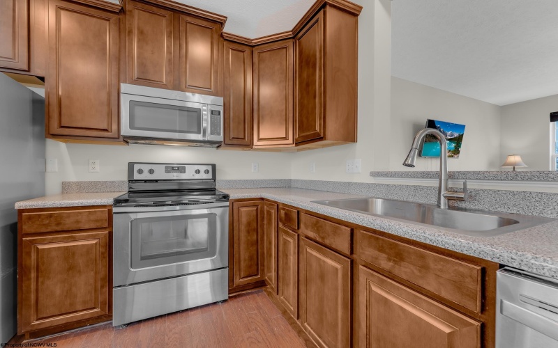 112 Woodside Drive, Morgantown, West Virginia 26508, 3 Bedrooms Bedrooms, 6 Rooms Rooms,2 BathroomsBathrooms,Single Family Attached,For Sale,Woodside,10163530