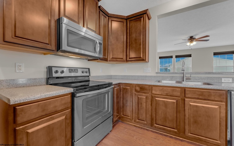 112 Woodside Drive, Morgantown, West Virginia 26508, 3 Bedrooms Bedrooms, 6 Rooms Rooms,2 BathroomsBathrooms,Single Family Attached,For Sale,Woodside,10163530