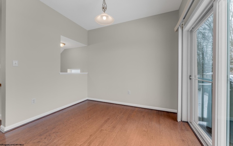 112 Woodside Drive, Morgantown, West Virginia 26508, 3 Bedrooms Bedrooms, 6 Rooms Rooms,2 BathroomsBathrooms,Single Family Attached,For Sale,Woodside,10163530