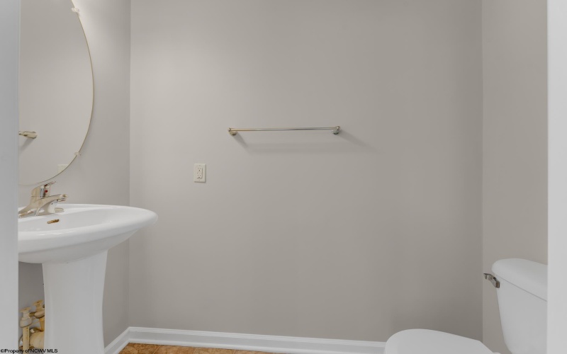 112 Woodside Drive, Morgantown, West Virginia 26508, 3 Bedrooms Bedrooms, 6 Rooms Rooms,2 BathroomsBathrooms,Single Family Attached,For Sale,Woodside,10163530