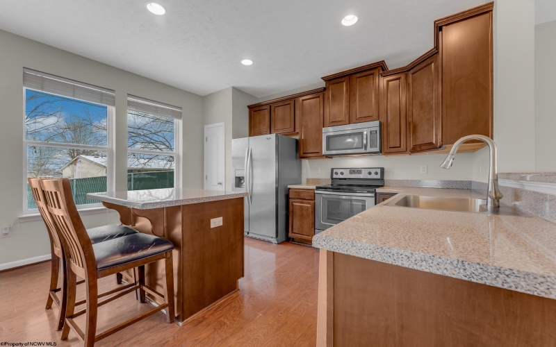 112 Woodside Drive, Morgantown, West Virginia 26508, 3 Bedrooms Bedrooms, 6 Rooms Rooms,2 BathroomsBathrooms,Single Family Attached,For Sale,Woodside,10163530