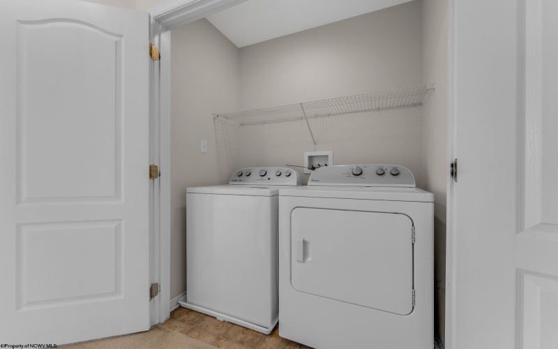 112 Woodside Drive, Morgantown, West Virginia 26508, 3 Bedrooms Bedrooms, 6 Rooms Rooms,2 BathroomsBathrooms,Single Family Attached,For Sale,Woodside,10163530