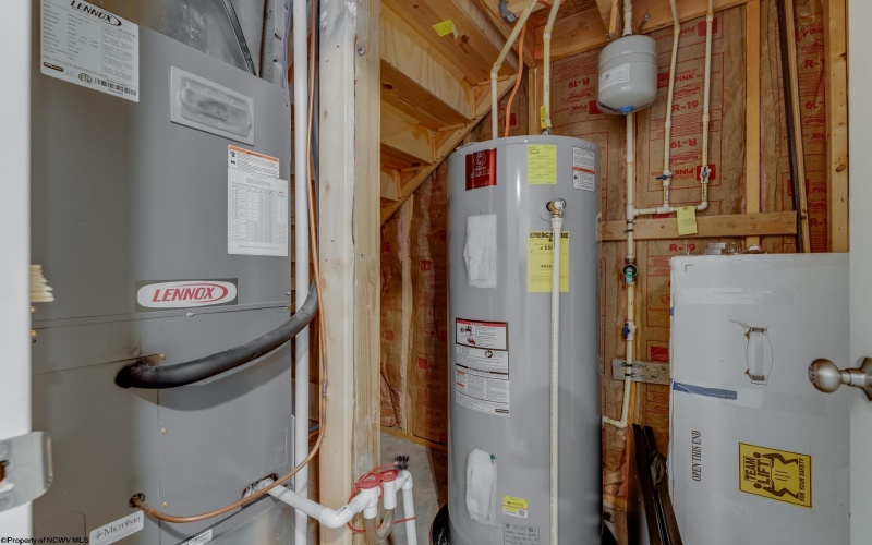 112 Woodside Drive, Morgantown, West Virginia 26508, 3 Bedrooms Bedrooms, 6 Rooms Rooms,2 BathroomsBathrooms,Single Family Attached,For Sale,Woodside,10163530