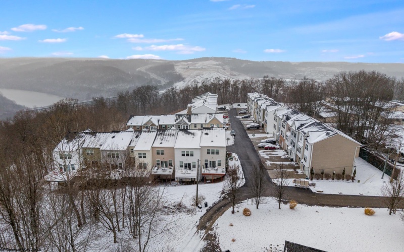 112 Woodside Drive, Morgantown, West Virginia 26508, 3 Bedrooms Bedrooms, 6 Rooms Rooms,2 BathroomsBathrooms,Single Family Attached,For Sale,Woodside,10163530