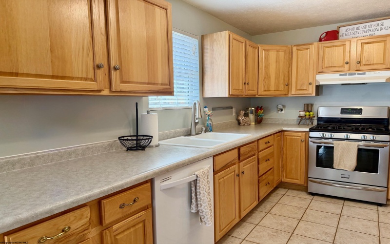 27 Clear Spring Drive, Morgantown, West Virginia 26508, 3 Bedrooms Bedrooms, 6 Rooms Rooms,2 BathroomsBathrooms,Single Family Attached,For Sale,Clear Spring,10163526