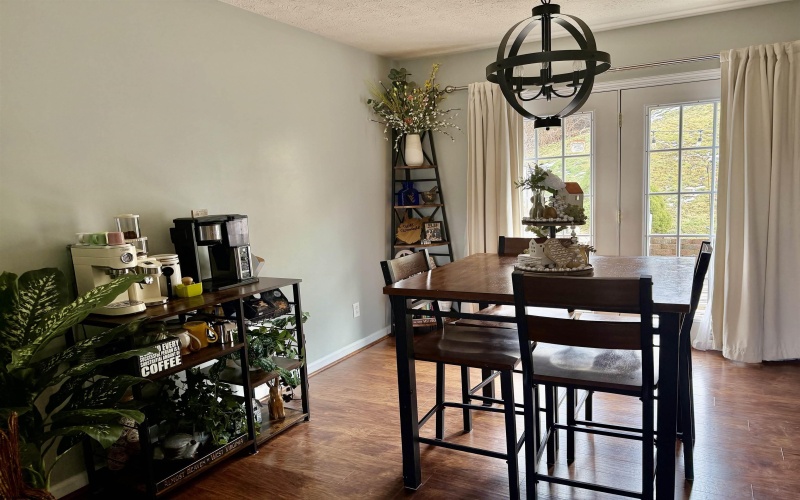 27 Clear Spring Drive, Morgantown, West Virginia 26508, 3 Bedrooms Bedrooms, 6 Rooms Rooms,2 BathroomsBathrooms,Single Family Attached,For Sale,Clear Spring,10163526