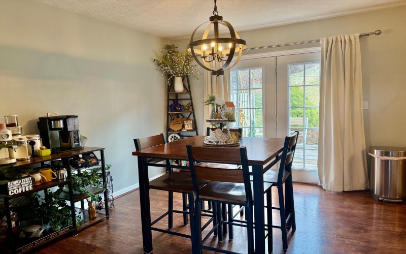 27 Clear Spring Drive, Morgantown, West Virginia 26508, 3 Bedrooms Bedrooms, 6 Rooms Rooms,2 BathroomsBathrooms,Single Family Attached,For Sale,Clear Spring,10163526