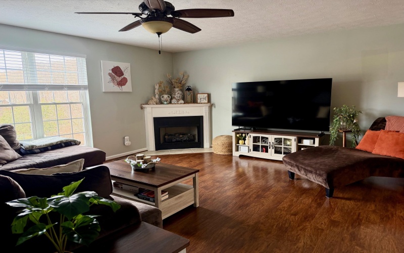 27 Clear Spring Drive, Morgantown, West Virginia 26508, 3 Bedrooms Bedrooms, 6 Rooms Rooms,2 BathroomsBathrooms,Single Family Attached,For Sale,Clear Spring,10163526