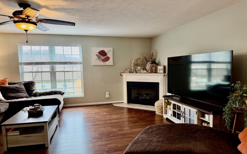 27 Clear Spring Drive, Morgantown, West Virginia 26508, 3 Bedrooms Bedrooms, 6 Rooms Rooms,2 BathroomsBathrooms,Single Family Attached,For Sale,Clear Spring,10163526