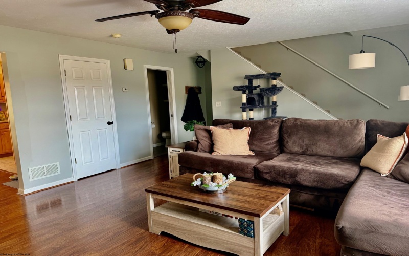 27 Clear Spring Drive, Morgantown, West Virginia 26508, 3 Bedrooms Bedrooms, 6 Rooms Rooms,2 BathroomsBathrooms,Single Family Attached,For Sale,Clear Spring,10163526